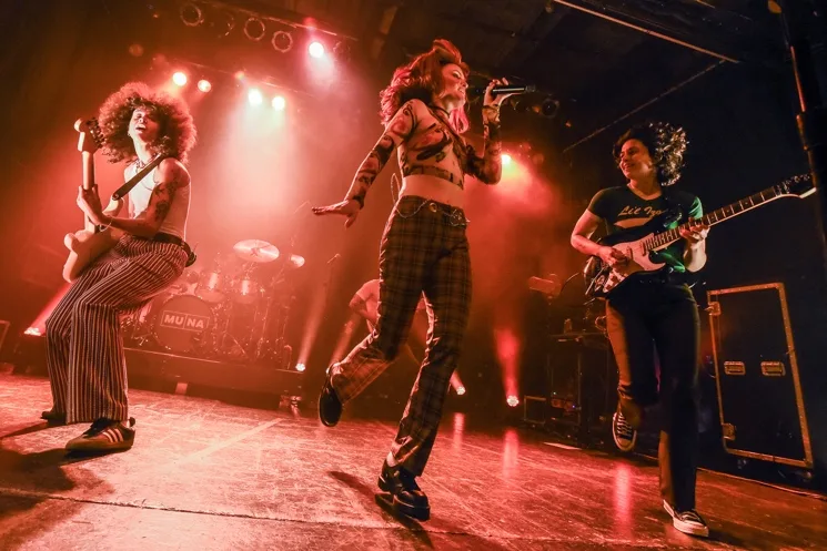 Muna Mostram Bastidores Da Turnê “Gets So Hot Tour”